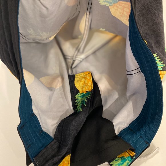 Old Navy Men's Swimming Trunks - Picture 3 of 4